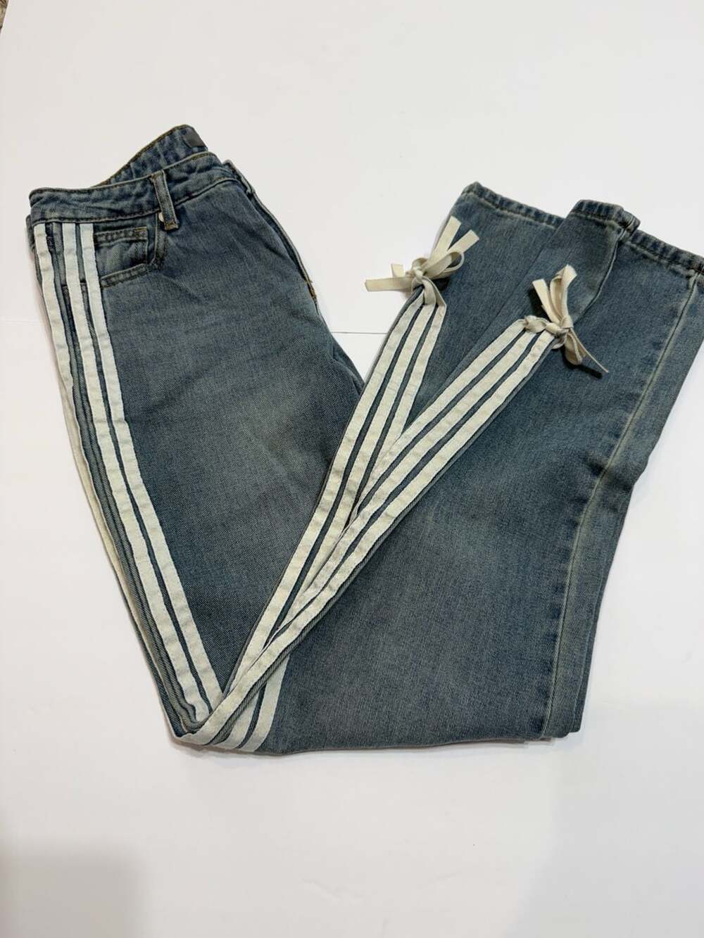 Cali 1850 Women’s Wide Leg Jeans Size 3/26 Blue Denim Side Stripe Bow Detail